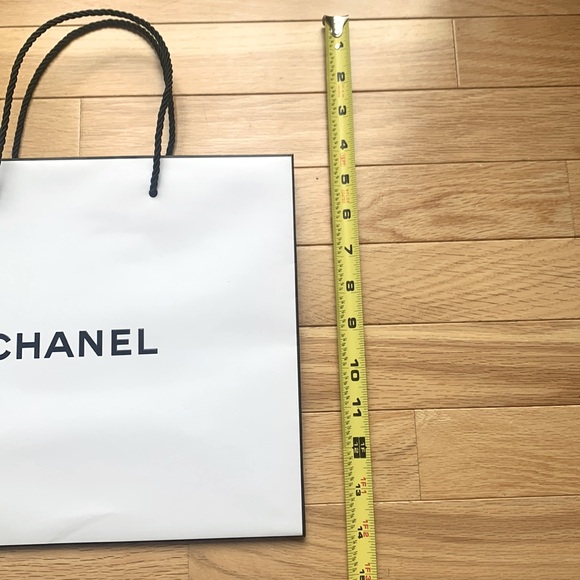 CHANEL AUTHENTIC PAPER BAG WITH ROPE HANDLES - Picture 3 of 5